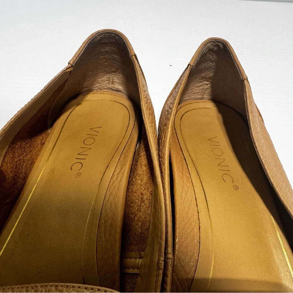 Vionic Noah Tan Leather Pointy Toes Flats Size 7.5 - Picture 6 of 16